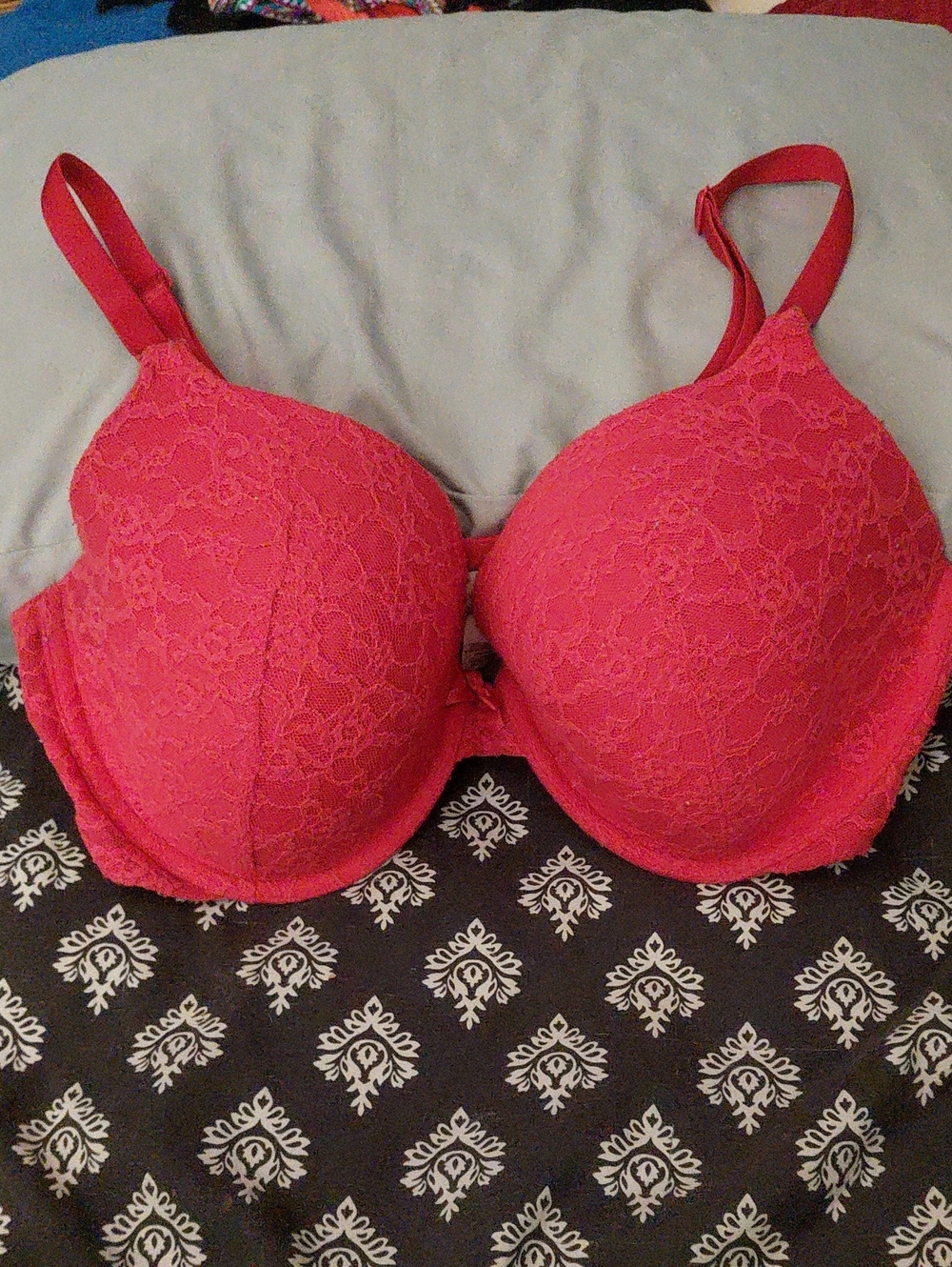 Women's Victoria Secret lined perfect coverage size 36DD Red Lace Bra